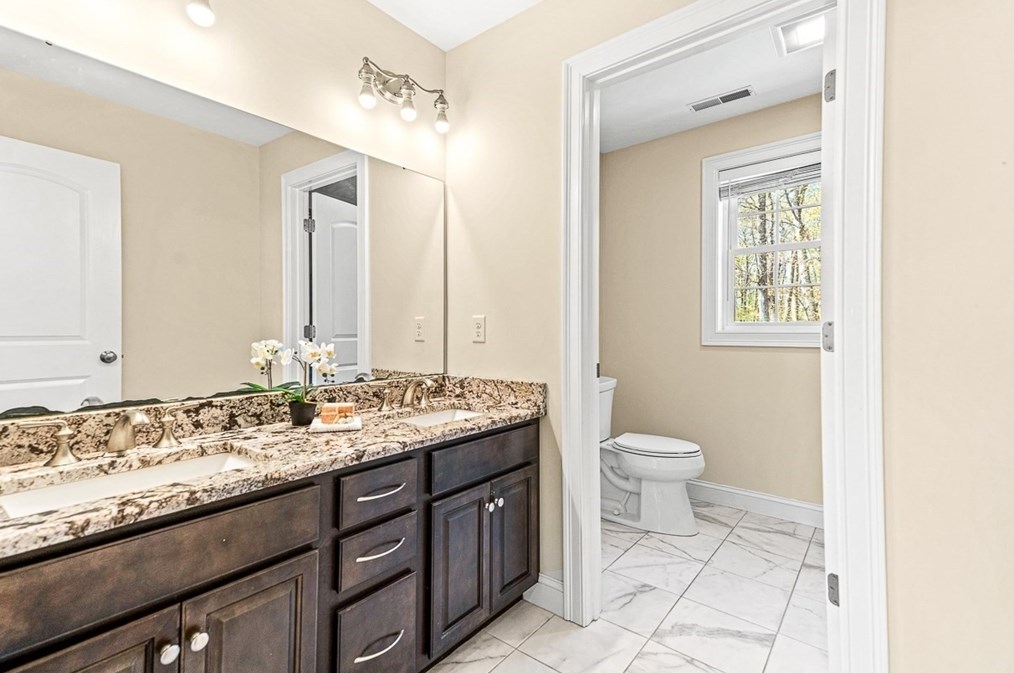 96 Clement Rd, Dracut MA 01826 exterior