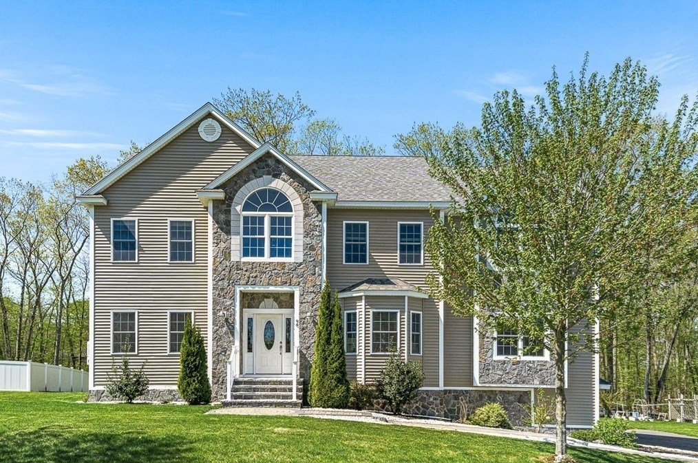 96 Clement Rd, Dracut MA 01826 exterior