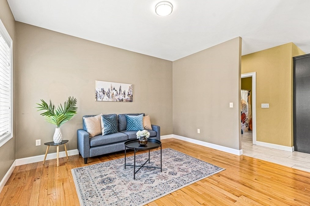 96 Clement Rd, Dracut MA 01826 exterior