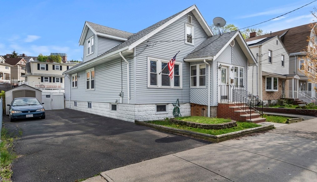 14 Clarence St, Everett, MA 02149