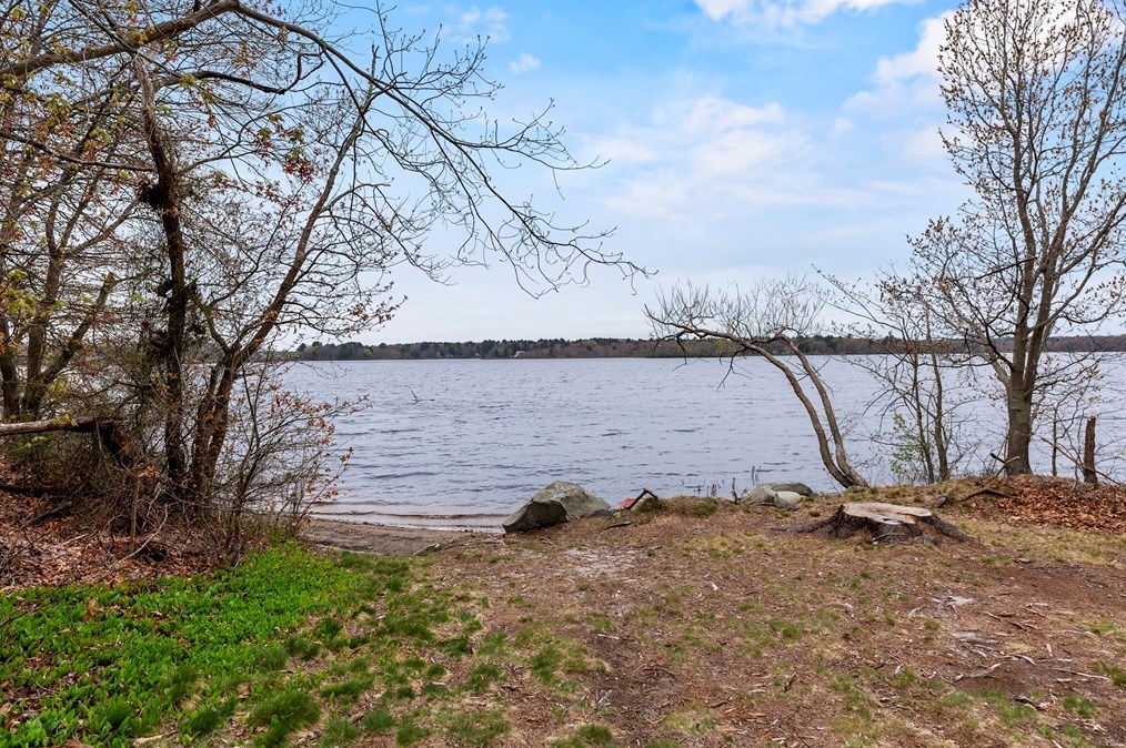 163 Lakeside Dr, East Bridgewater MA 02324-1019 exterior