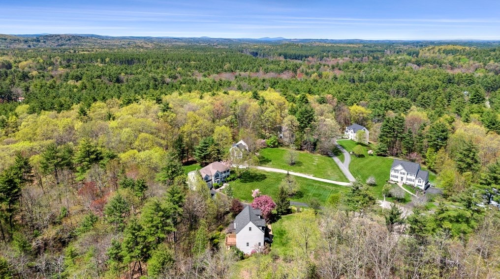 12 Brittany Ln, Dunstable, MA 01827