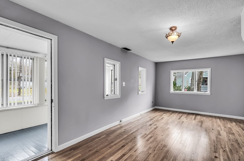 214 Parkerview St, Springfield MA  01129-1328 exterior