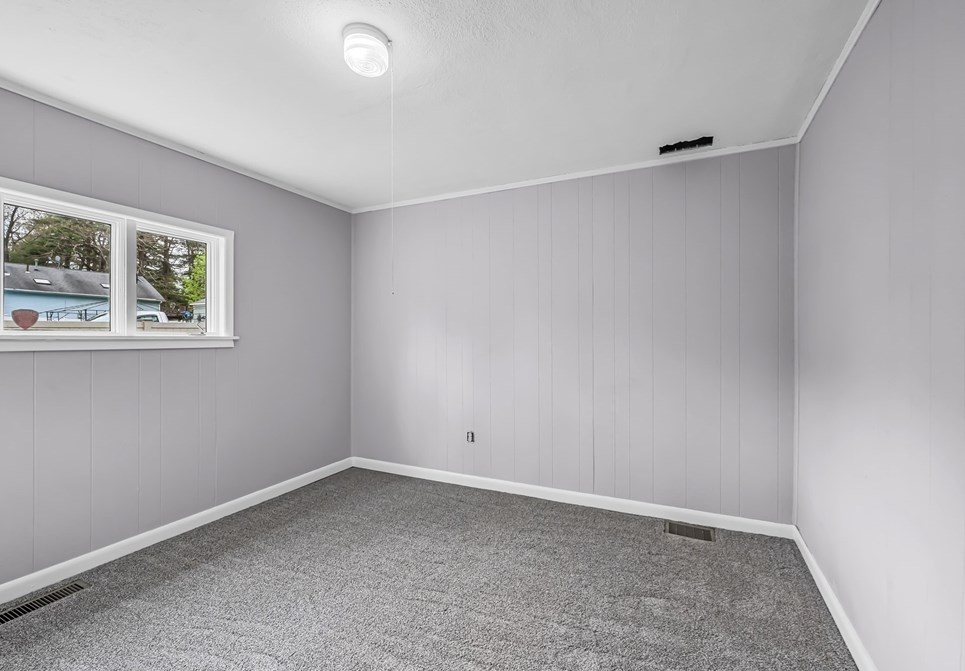 214 Parkerview St, Springfield MA  01129-1328 exterior