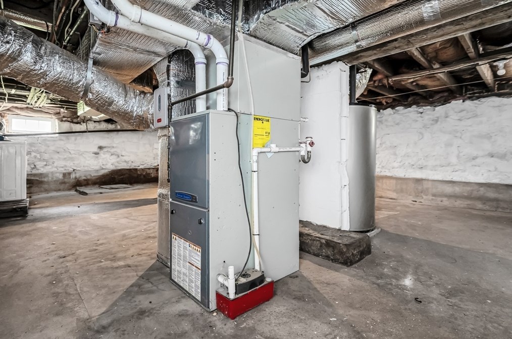 214 Parkerview St, Springfield MA  01129-1328 exterior