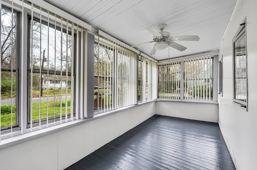 214 Parkerview St, Springfield MA  01129-1328 exterior