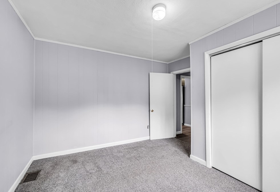 214 Parkerview St, Springfield MA  01129-1328 exterior