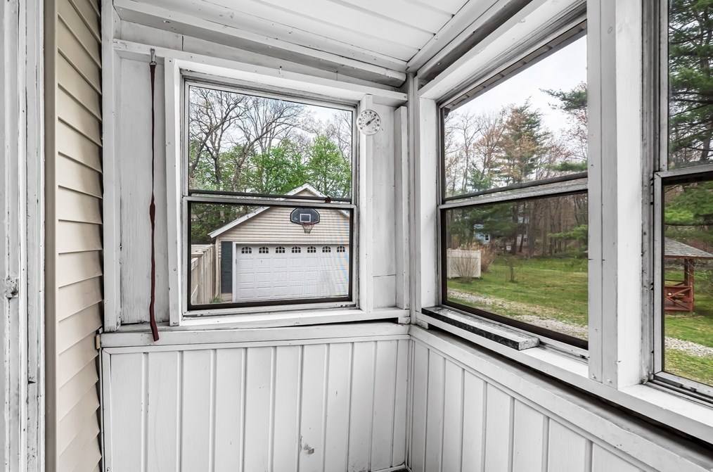 214 Parkerview St, Springfield MA  01129-1328 exterior