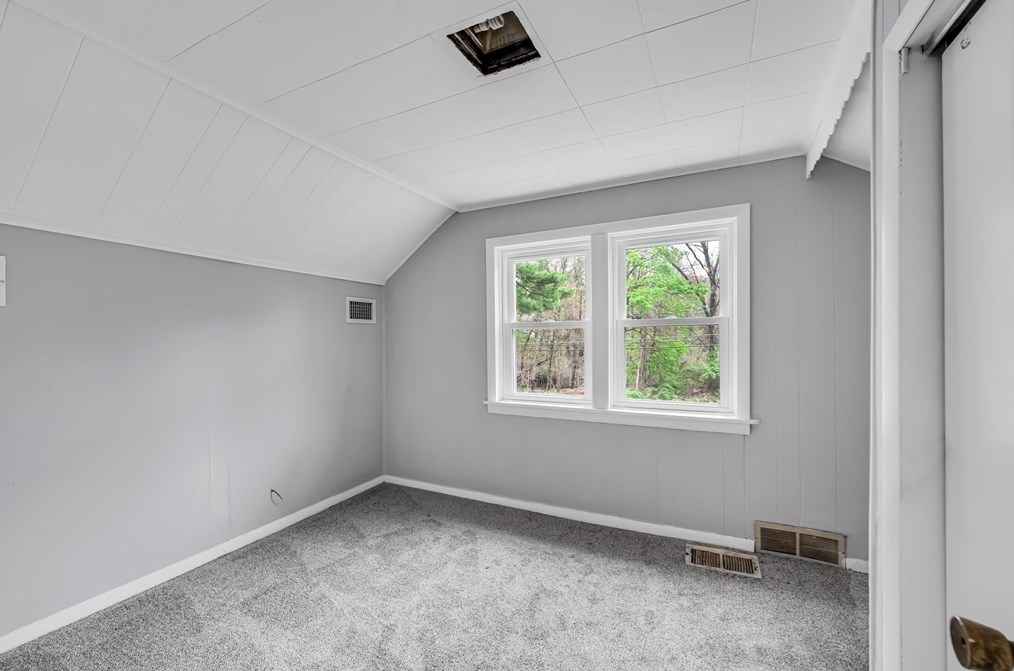 214 Parkerview St, Springfield MA  01129-1328 exterior