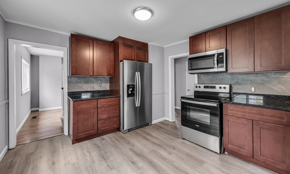 214 Parkerview St, Springfield MA  01129-1328 exterior