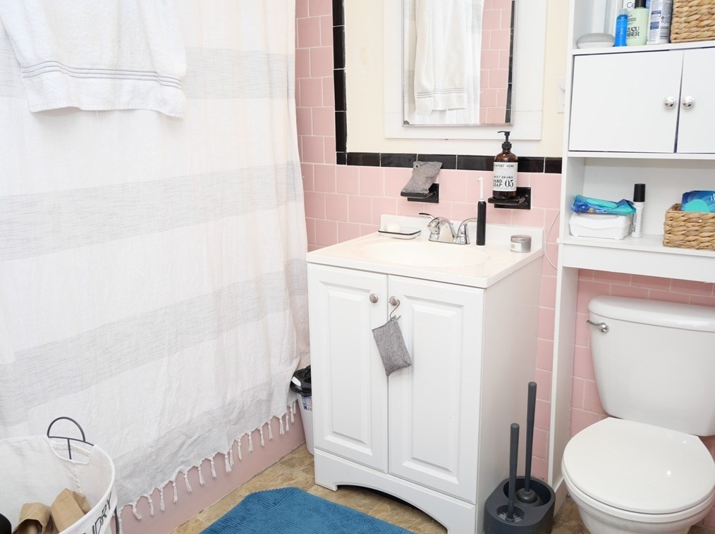 1390 Beacon St, Brookline MA  02446-2837 exterior