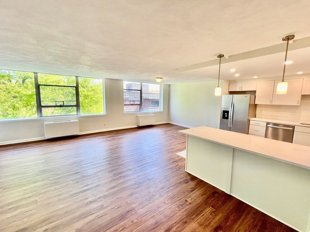 2 Hammond Pond Pkwy #501, Boston, MA 02467