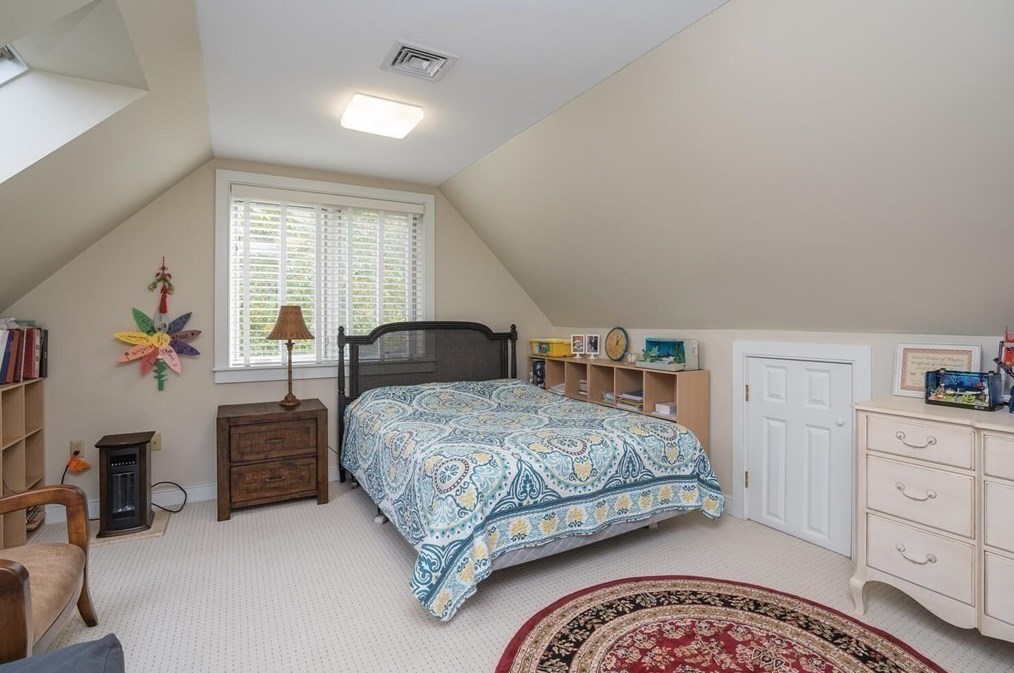 51 Hop Brk Rd, Amherst MA 01002-2771 exterior