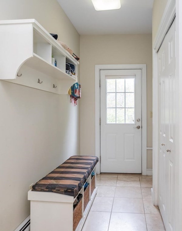 51 Hop Brk Rd, Amherst MA 01002-2771 exterior