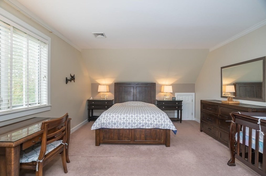 51 Hop Brk Rd, Amherst MA 01002-2771 exterior