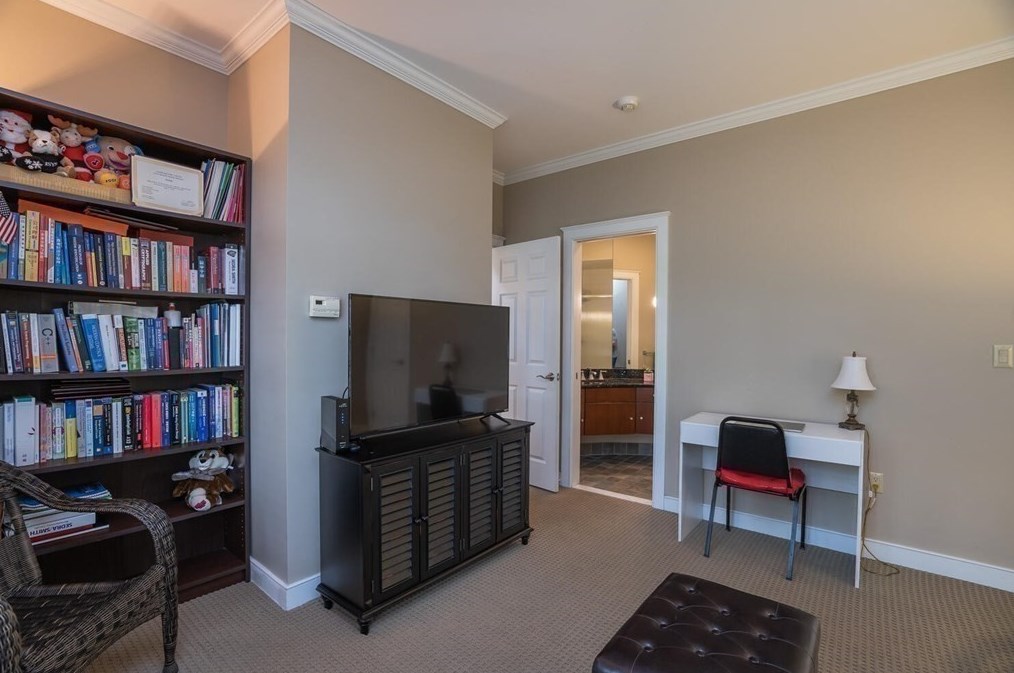 51 Hop Brk Rd, Amherst MA 01002-2771 exterior