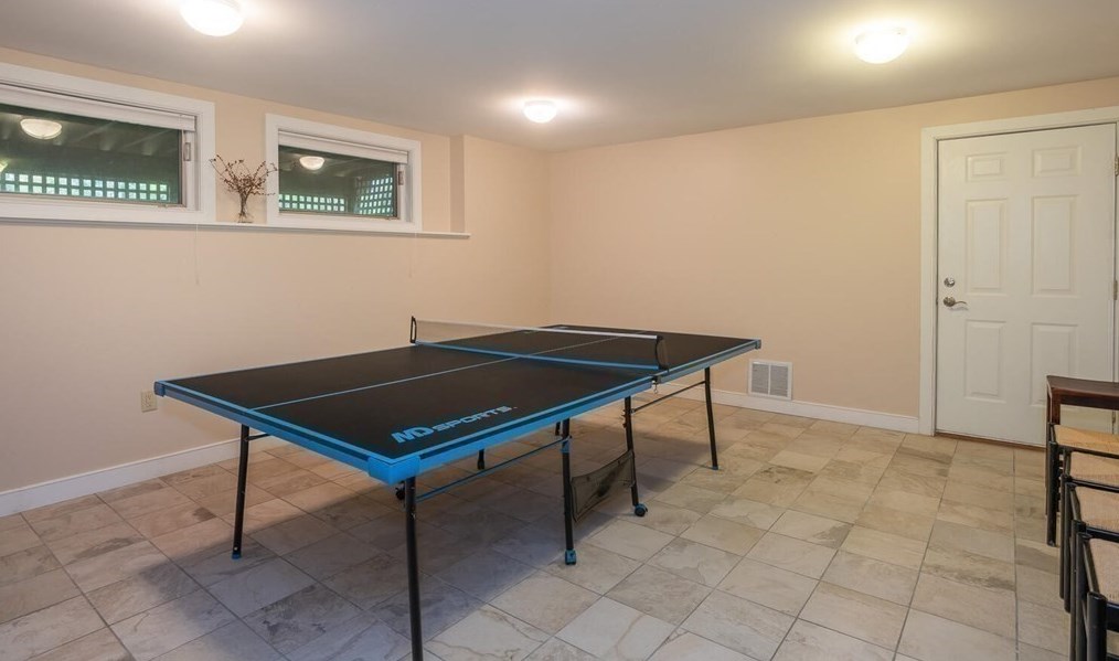 51 Hop Brk Rd, Amherst MA 01002-2771 exterior