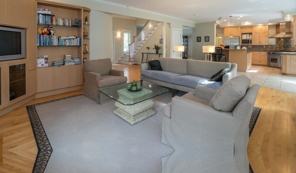 51 Hop Brk Rd, Amherst MA 01002-2771 exterior