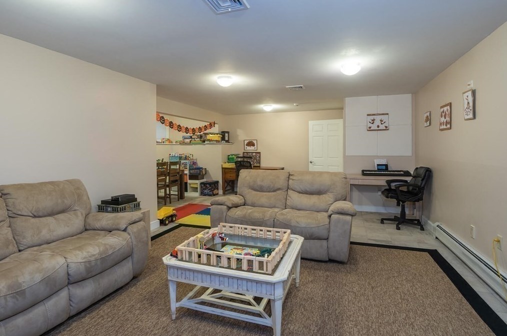 51 Hop Brk Rd, Amherst MA 01002-2771 exterior