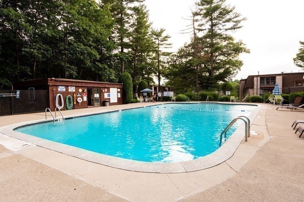 3 Greenbriar Dr, North Reading MA  01864-3147 exterior