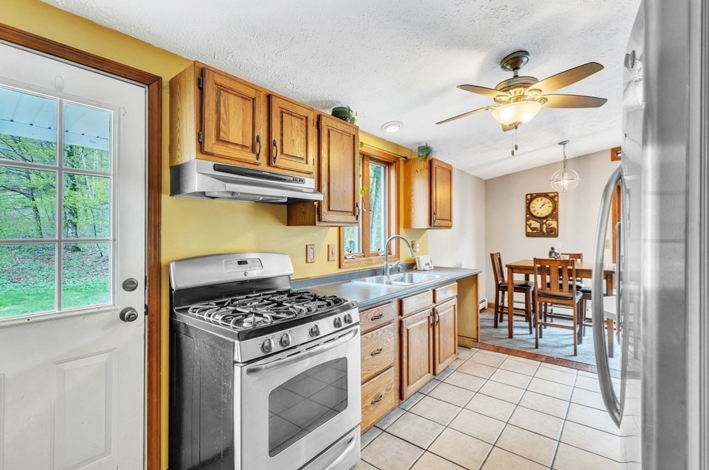 583 Main Rd, Chesterfield, MA 01012