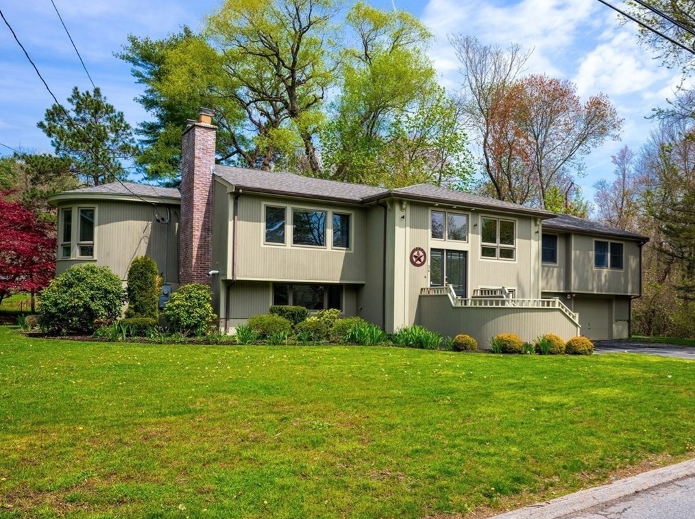 34 Aqueduct Rd, Wayland, MA 01778