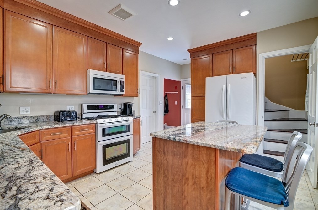 72 Elm Ave, Quincy MA  02170-2940 exterior