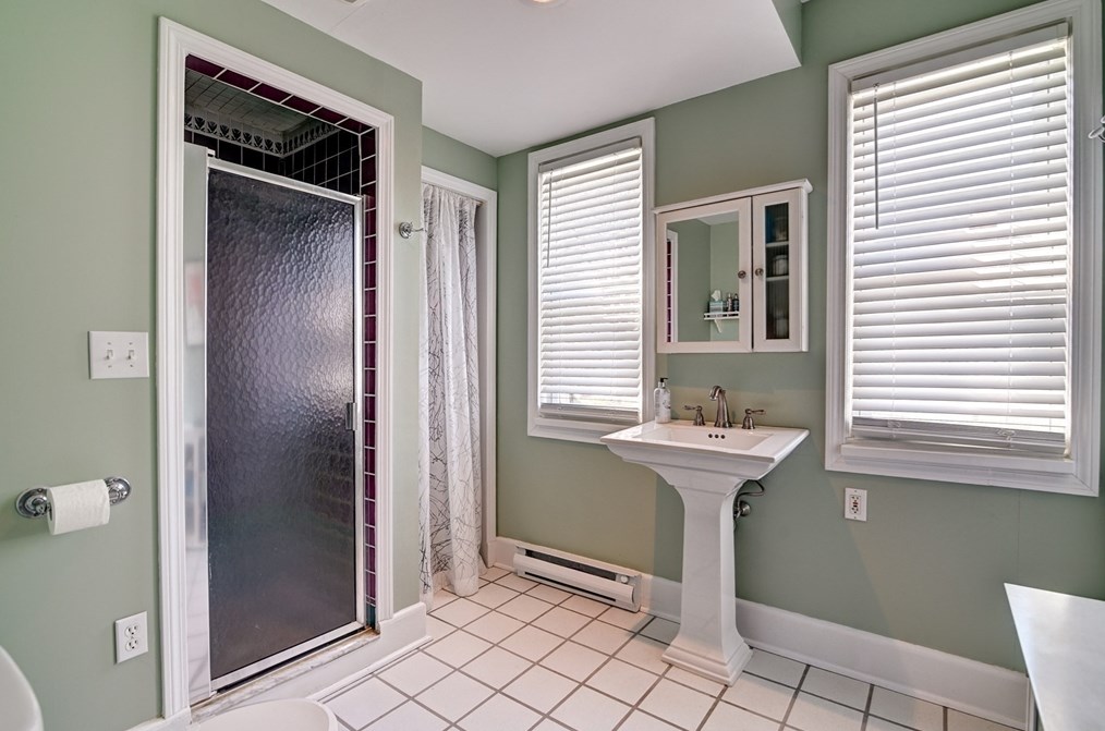 72 Elm Ave, Quincy MA  02170-2940 exterior