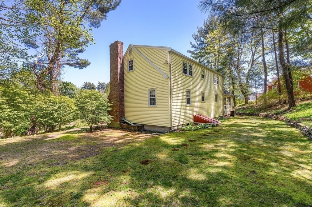 34 Carleton Rd, Hingham MA 02043-3009 exterior