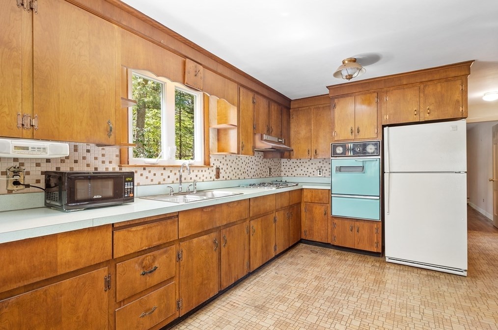 34 Carleton Rd, Hingham MA 02043-3009 exterior