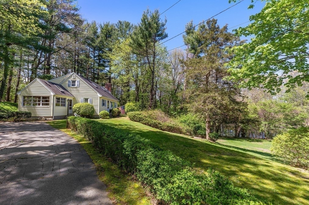 34 Carleton Rd, Hingham MA 02043-3009 exterior