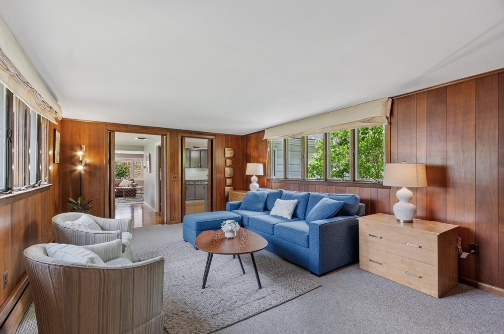 22 Ellis Dr, Worcester MA 01609-1423 exterior