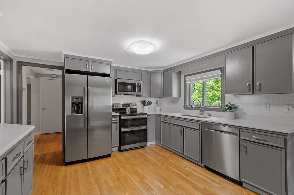 22 Ellis Dr, Worcester MA 01609-1423 exterior