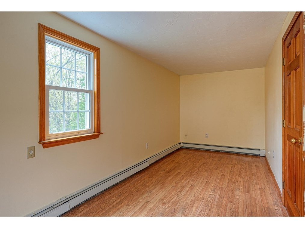 40 Lake St, Uxbridge MA  01569-1277 exterior