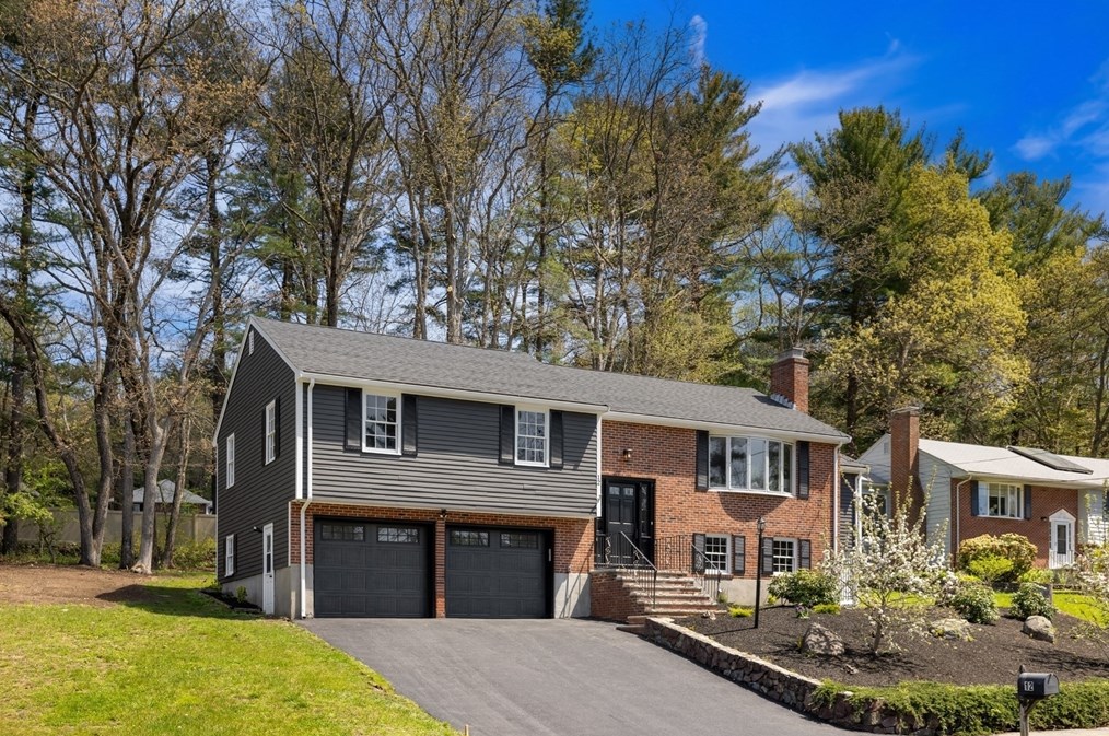 12 Ivanhoe Dr, South Lynnfield, MA 01940