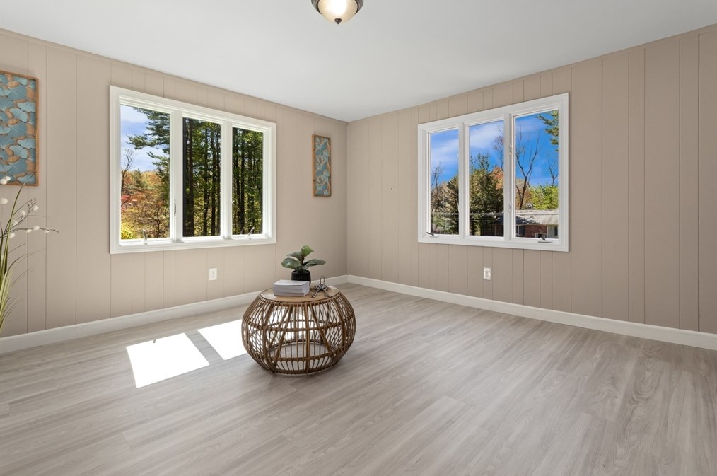 12 Ivanhoe Dr, Lynnfield MA 01940-1739 exterior