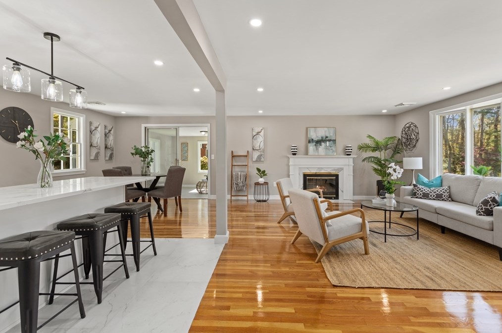 12 Ivanhoe Dr, Lynnfield MA 01940-1739 exterior