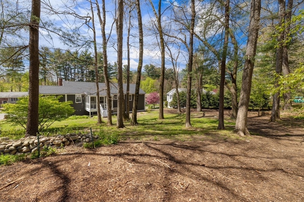 12 Ivanhoe Dr, Lynnfield MA 01940-1739 exterior