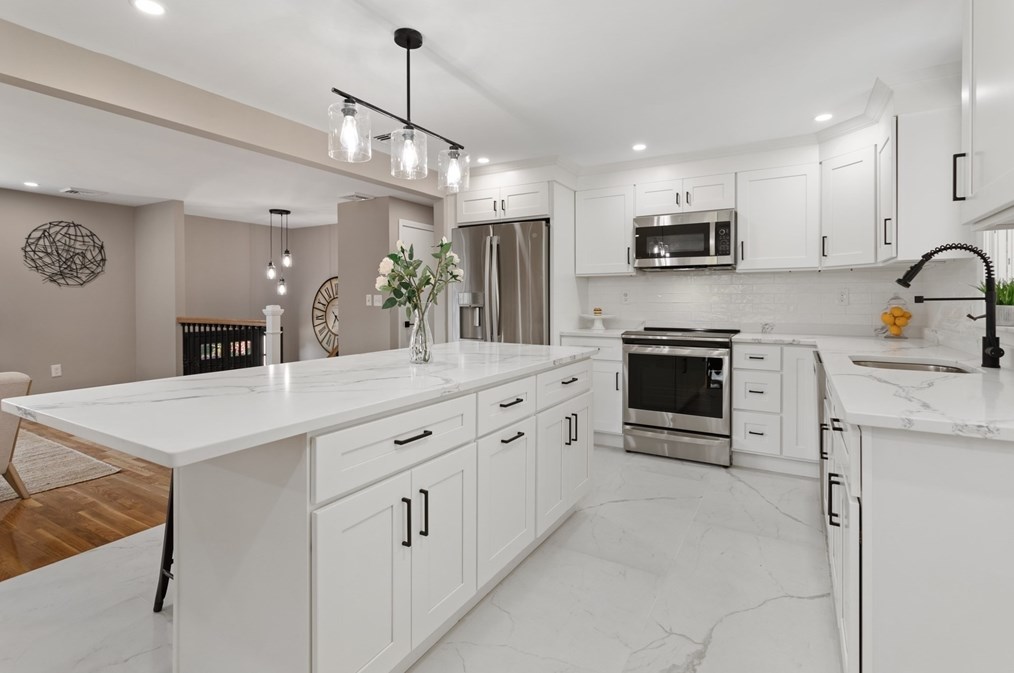 12 Ivanhoe Dr, Lynnfield MA 01940-1739 exterior