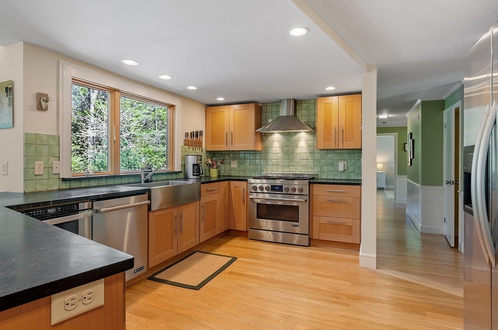 41 Taylor Rd, Acton MA 01720-4516 exterior