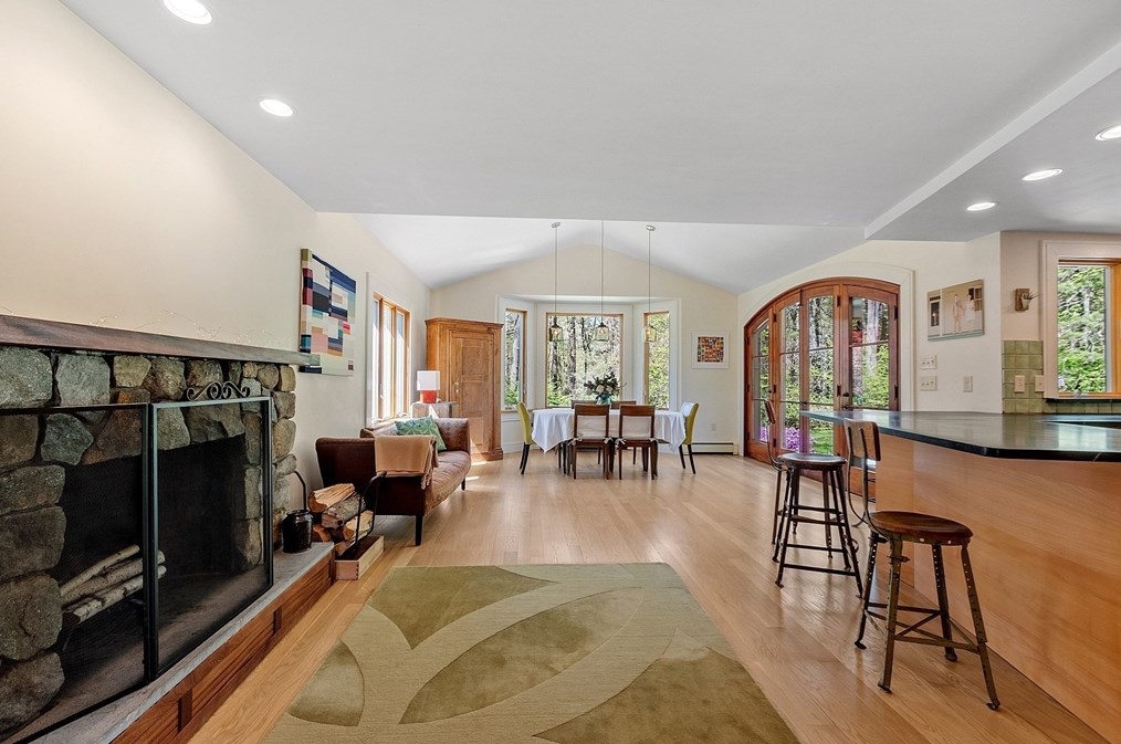 41 Taylor Rd, Acton MA 01720-4516 exterior