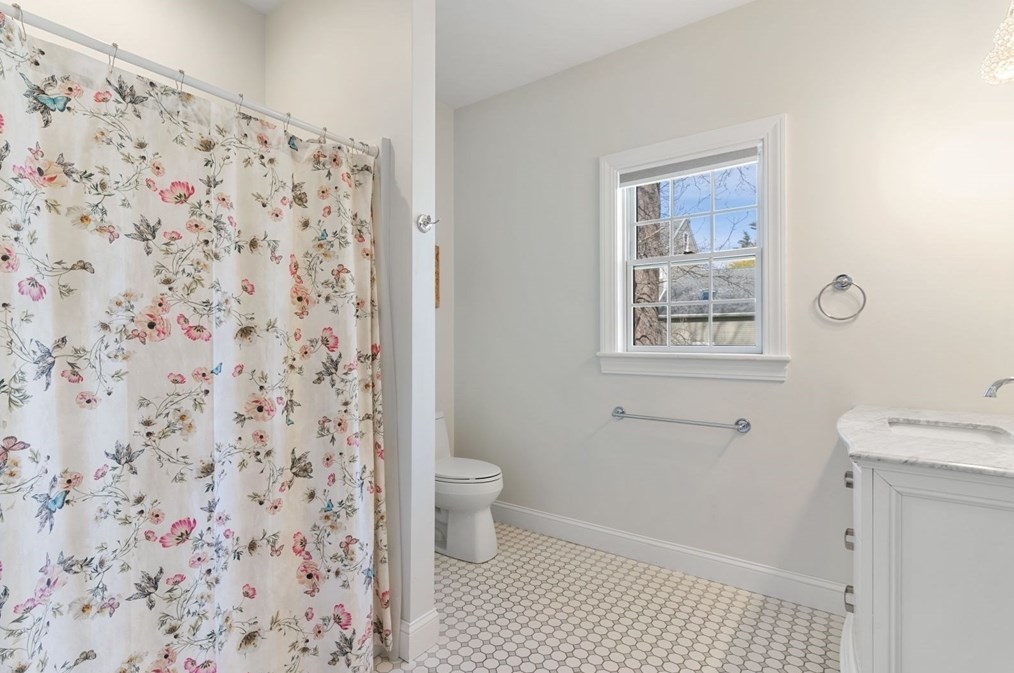 21 Clf Rd, Hingham MA 02043-1452 exterior