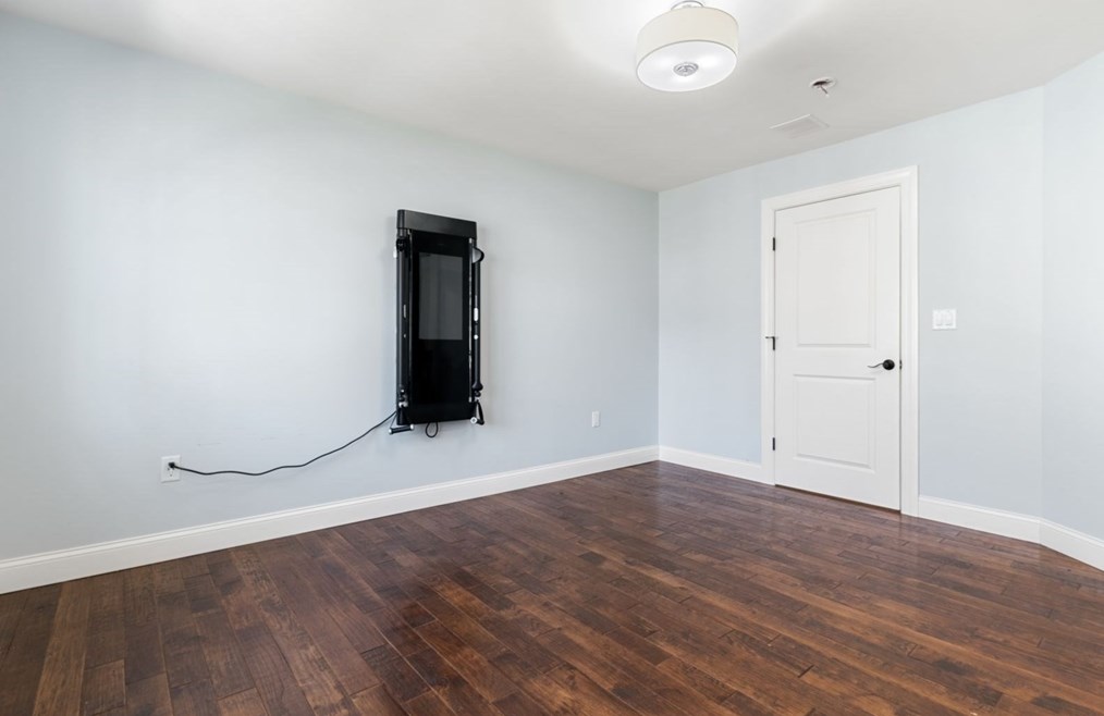 21 Clf Rd, Hingham MA 02043-1452 exterior