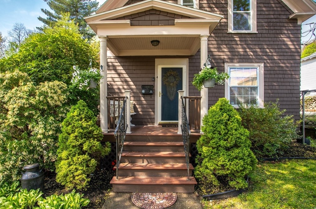 4 Healy Rd, Worcester, MA 01603