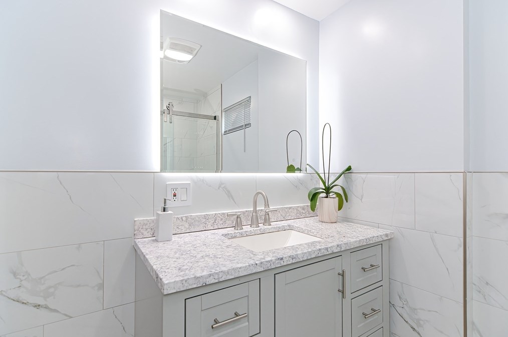 65 Ft Hl Ave, Lowell MA 01852-2708 exterior