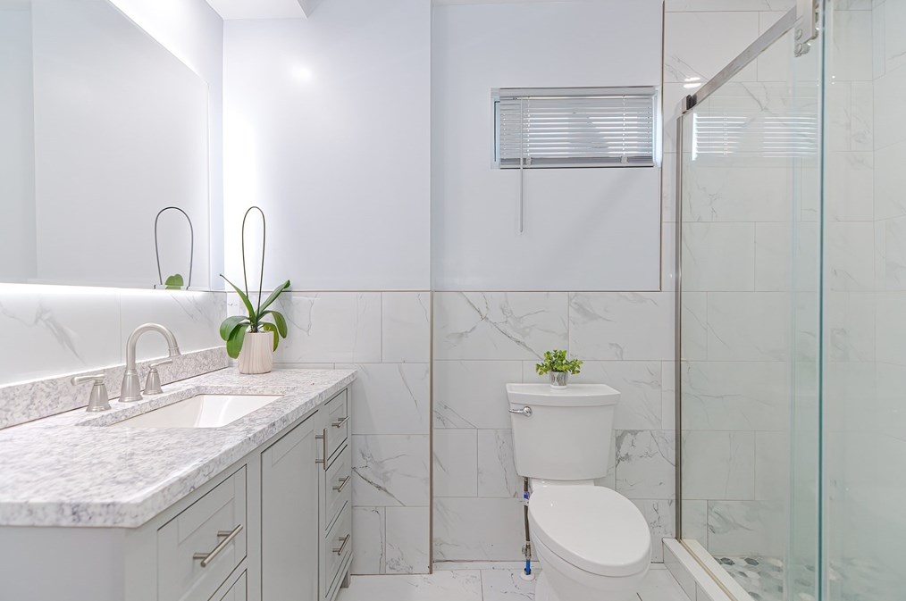 65 Ft Hl Ave, Lowell MA 01852-2708 exterior