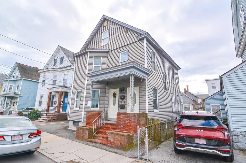 65 Fort Hill Ave, Lowell, MA 01852-2708