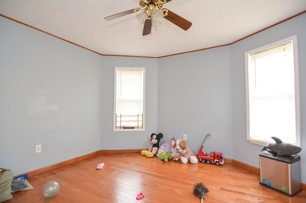 65 Ft Hl Ave, Lowell MA 01852-2708 exterior