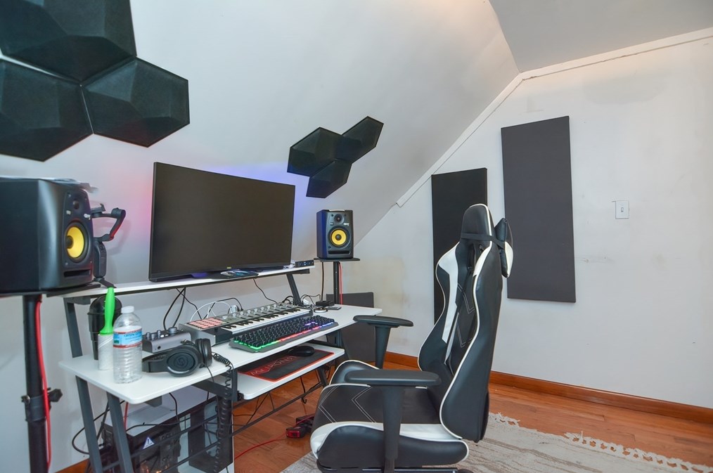 65 Ft Hl Ave, Lowell MA 01852-2708 exterior