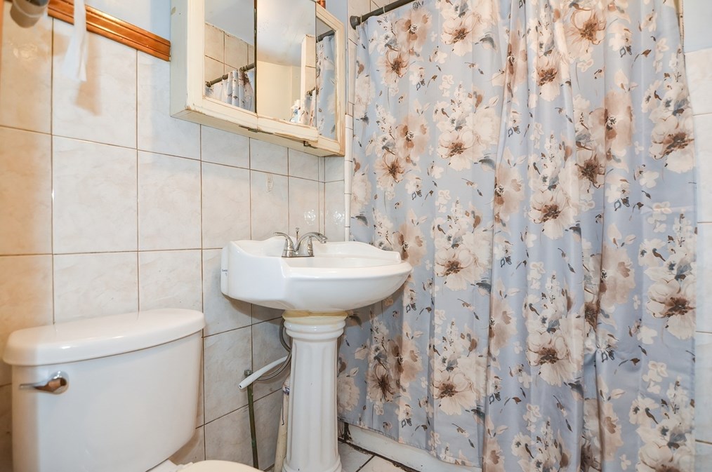 65 Ft Hl Ave, Lowell MA 01852-2708 exterior